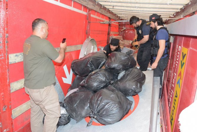 Hurda yüklü tırda 150 kilo esrar ele geçirildi