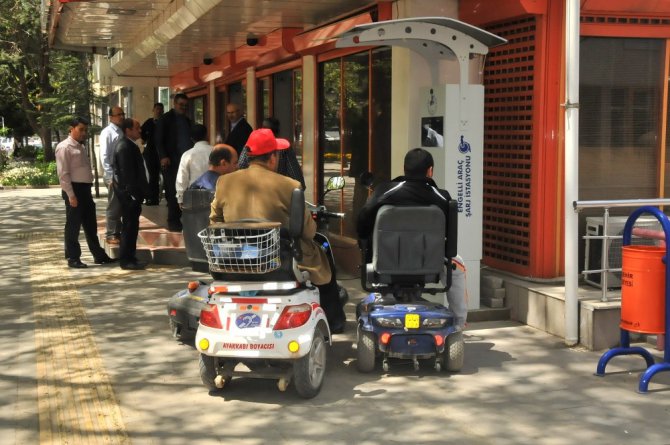 Akşehir’de, engelli araçları için şarj istasyonu
