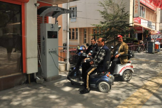 Akşehir’de, engelli araçları için şarj istasyonu