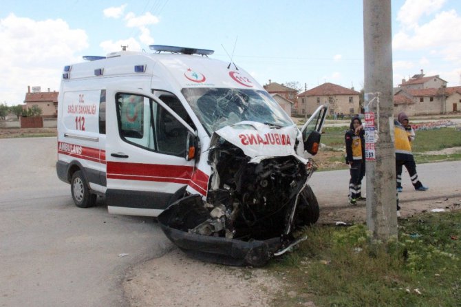 Konya’da ambulansla otobüs çarpıştı: 3 yaralı