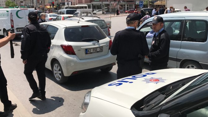 Trafikte tartıştığı hamile doktoru silahla vurdu