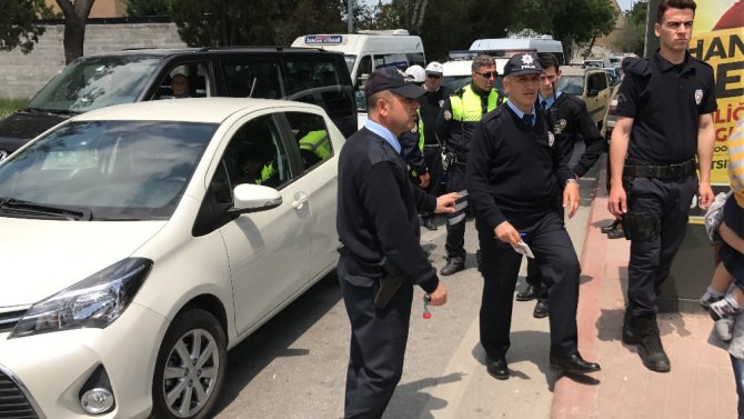 Trafikte tartıştığı hamile doktoru silahla vurdu