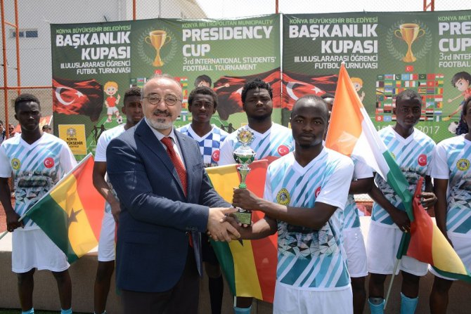 Konya’daki uluslararası futbol turnuvasında dostluk kazandı