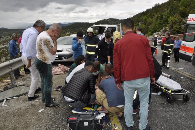 Tatil yolunda kaza geçirdiler: 2 ölü, 3 yaralı