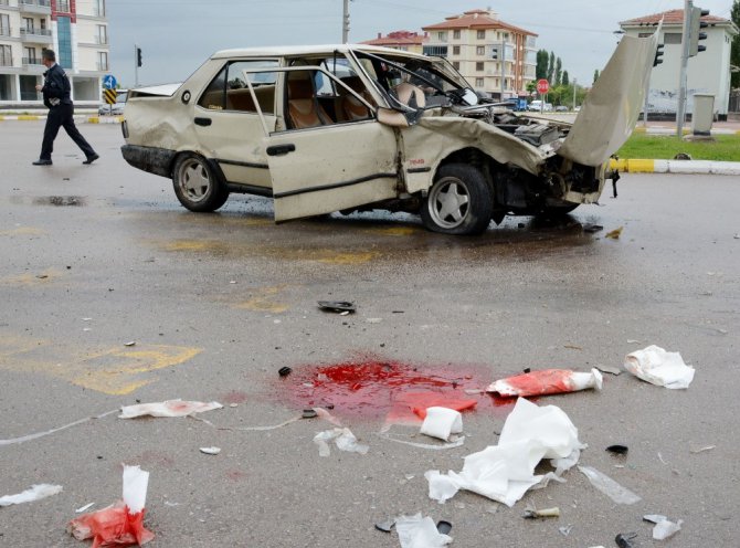 Aksaray’da otomobiller çarpıştı: 2 ağır yaralı