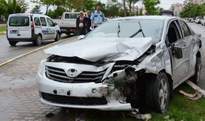 Aksaray’da otomobiller çarpıştı: 2 ağır yaralı