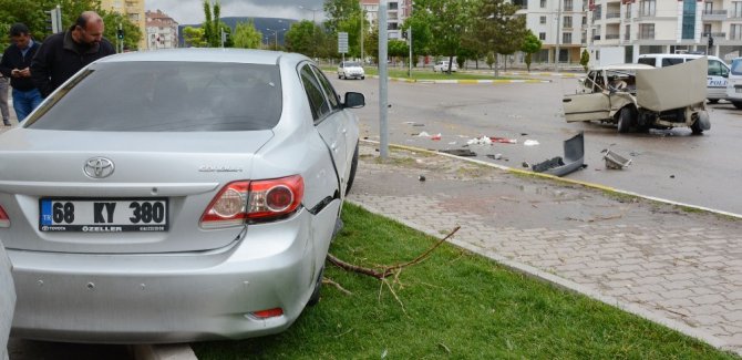 Aksaray’da otomobiller çarpıştı: 2 ağır yaralı