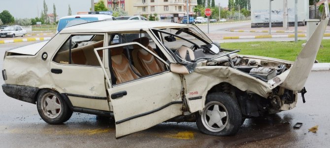 Aksaray’da otomobiller çarpıştı: 2 ağır yaralı