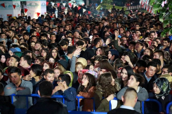 Aksaray’da 1. gençlik festivali başladı