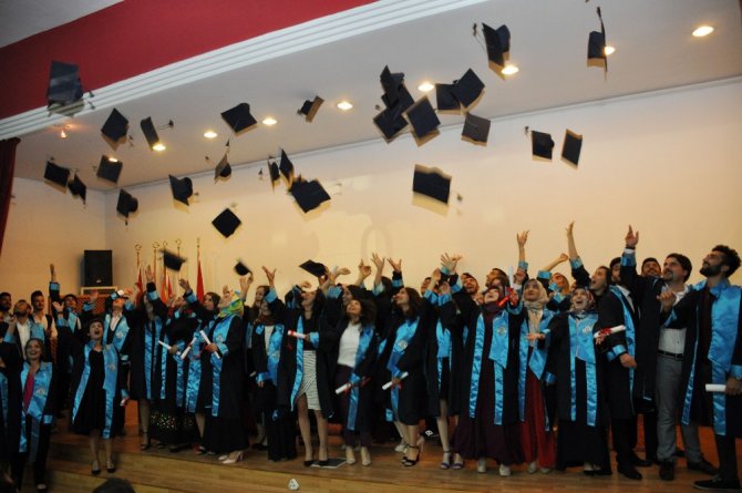NEÜ ilk mezunlarını törenle uğurladı