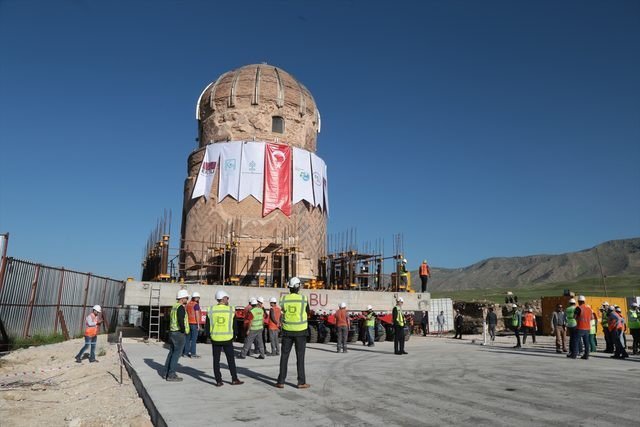 Selçuk Üniversitesinin desteğiyle Zeynel Bey Türbesi taşındı