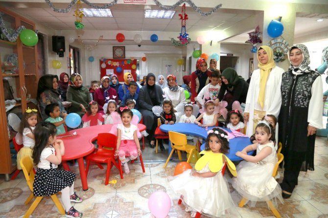 AKMEK’ten mezun olan çocuklar karnelerini aldı