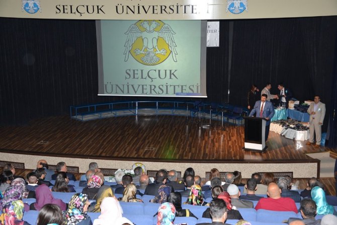Mezuniyet töreninde emektar öğretim üyeleri de unutulmadı