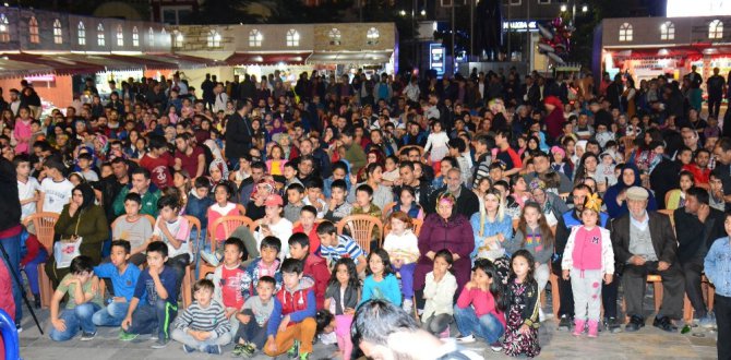 Aksaray’da Ramazan Sokağı’nda şehitlere Kur’an-ı Kerim okuttu