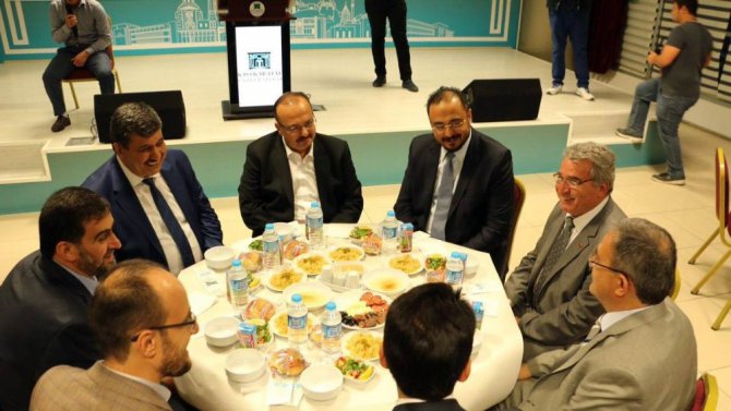 KTO Karatay Üniversitesi sivil toplum kuruluşları ile iftarda buluştu