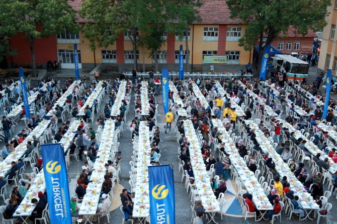 Aksaray Belediyesi 5 bin kişiye iftar yemeği verdi