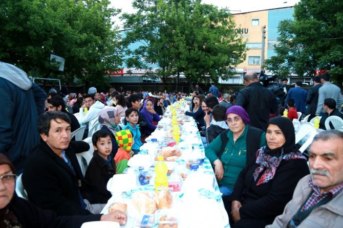 Aksaray Belediyesi 5 bin kişiye iftar yemeği verdi