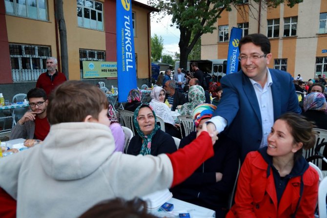 Aksaray Belediyesi 5 bin kişiye iftar yemeği verdi