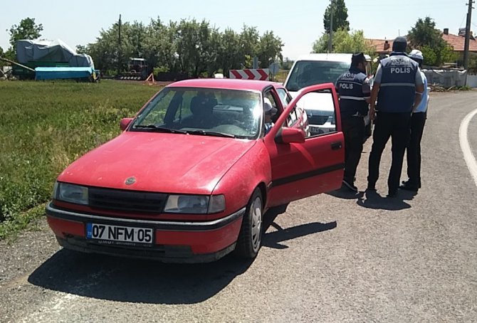 Polisin ’dur’ ihtarına uymayan sürücü kovalamaca sonucu yakalandı