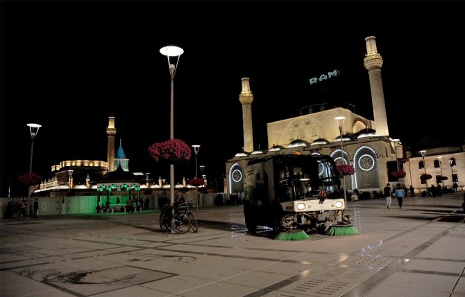 Konya şehir merkezi Ramazan ayında 24 saat temizleniyor