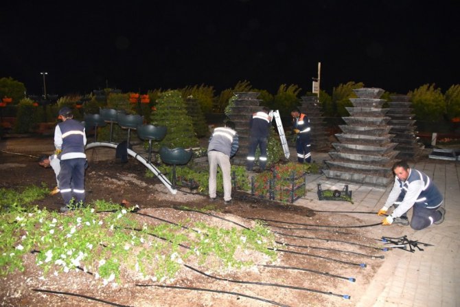 Başkan Altay Çiçek Bahçesindeki gece çalışmalarını inceledi