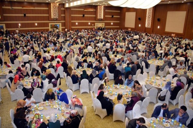 AK Parti Konya ailesi, İl Danışma Meclisi ve iftar programında bir araya geldi