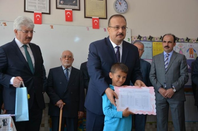 Konya’da 441 bin 366 öğrenci karne heyecanı yaşadı