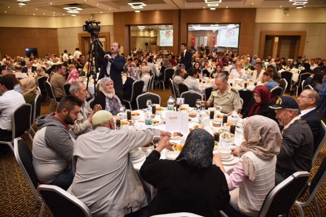 Başkan Altay şehit ve gazi ailelerini ağırladı