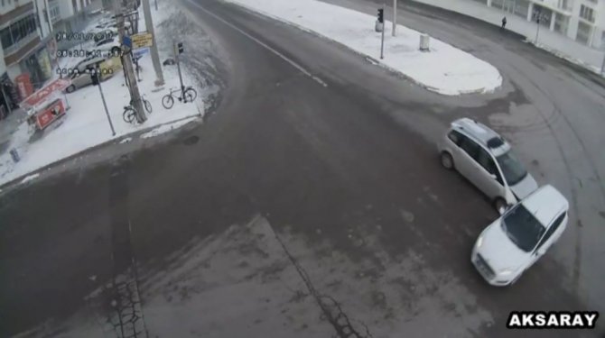 Aksaray’da kazalar MOBESE kameralarına yansıdı