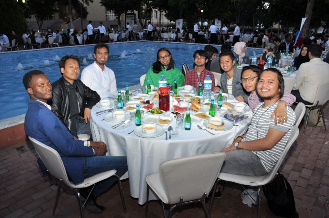 NEÜ KONDİL iftarında 35 ülkeden 150 öğrenci bir araya geldi