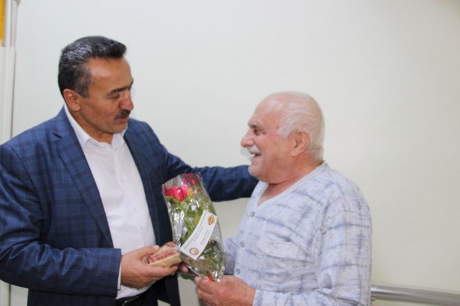 Başkan Tutal, Kadir Gecesinde hastaları unutmadı