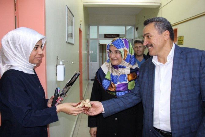 Başkan Tutal, Kadir Gecesinde hastaları unutmadı