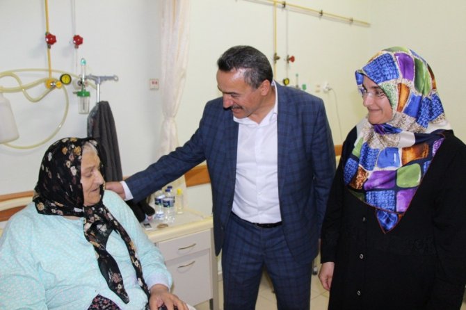 Başkan Tutal, Kadir Gecesinde hastaları unutmadı