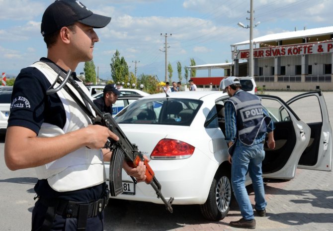 Aksaray’da uzun namlulu silahlarla bayram trafiği denetimi