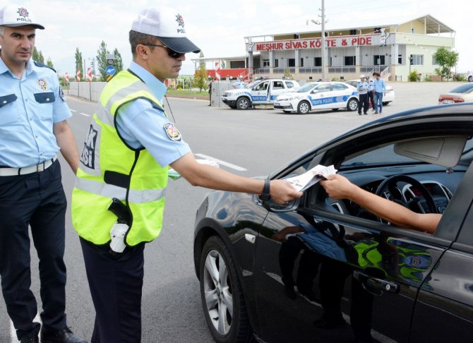 Aksaray’da uzun namlulu silahlarla bayram trafiği denetimi
