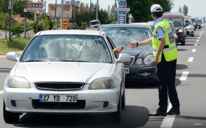 Aksaray’da uzun namlulu silahlarla bayram trafiği denetimi