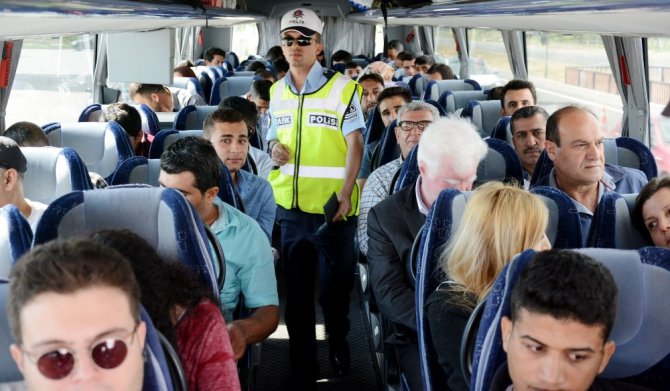 Aksaray’da uzun namlulu silahlarla bayram trafiği denetimi