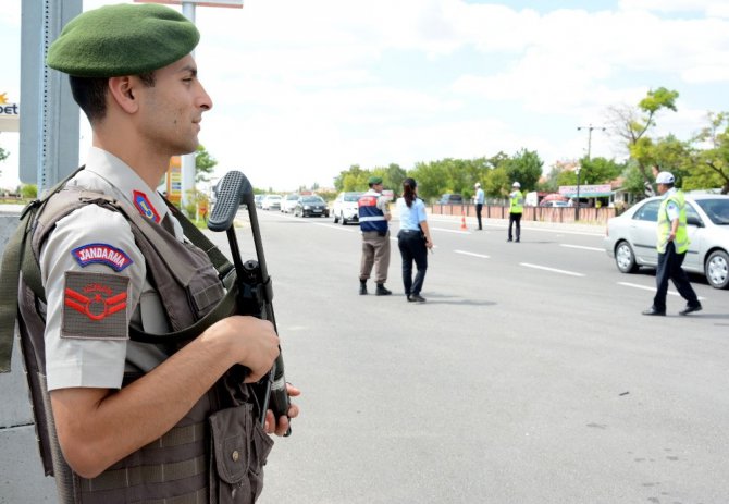 Aksaray’da uzun namlulu silahlarla bayram trafiği denetimi