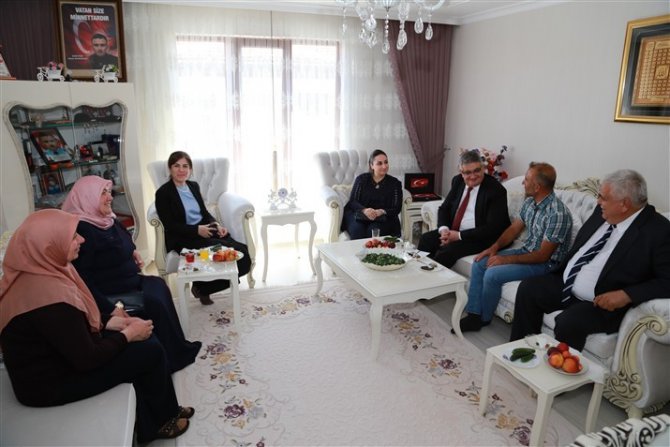 Vali Pekmez’den şehit ailelerine bayram ziyareti
