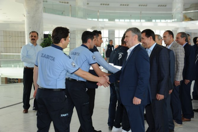 Başkan Akyürek, belediye personeliyle bayramlaştı