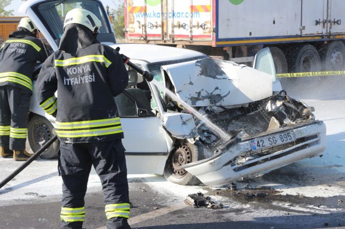 Otobüse çarpıp aracından yola fırlayan sürücü hayatını kaybetti