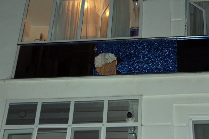 İkinci kattan önce minibüsün üzerine ardından yere düştü