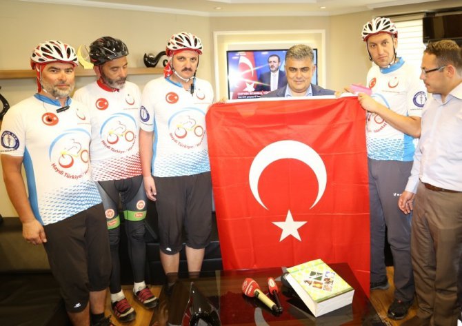 Başkan Özgüven: “Bu yüce millet 15 Temmuz ruhunu sonsuza kadar yaşatacaktır”