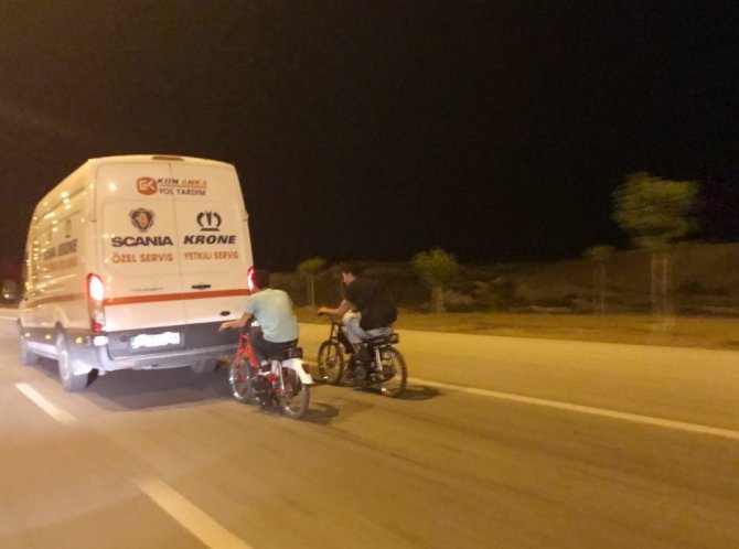Motosikletleriyle ölümü meydan okudular