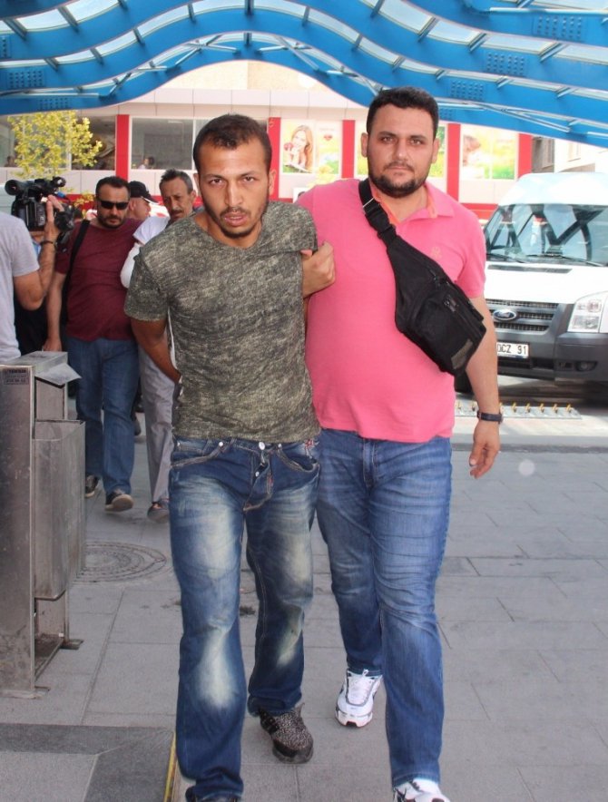 Konya’da pazar yerinde dehşet saçan 3 şüpheli adliyeye sevk edildi
