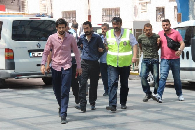 Konya’da pazar yerinde dehşet saçan 3 şüpheli adliyeye sevk edildi