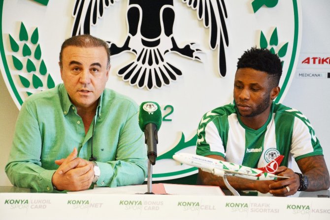 Konyaspor’un yeni transferi Ezekiel, imza attı