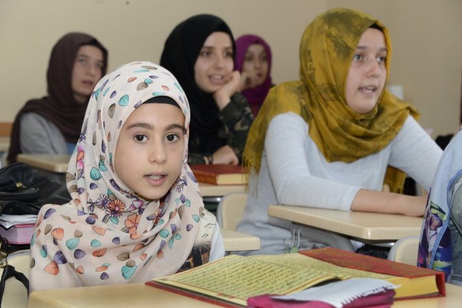 Meram Bilgi Merkezlerinde yaz kursları başladı