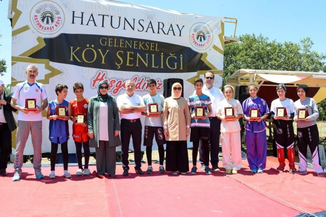 Hatunsaray ve Kayalı şenliklerine binlerce kişi katıldı