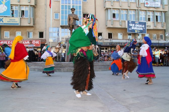 Akşehir’de dans ve halk oyunu ekipleri final yaptı